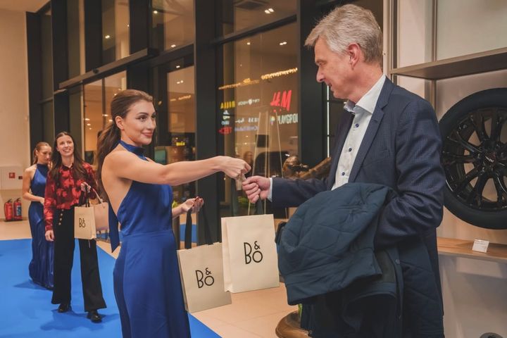 Хостеса на Алита Ивент на събитие на Bang & Olufsen