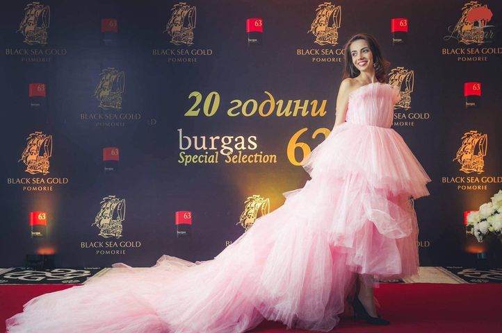 Модел на Алита Ивент на 20 години Burgas 63 на Black Sea Gold