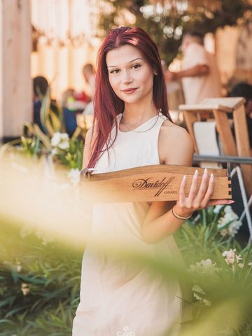 Хостеса на Алита Ивент на събитие на Davidoff
